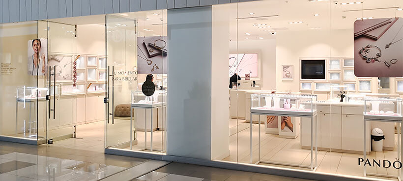 Frameless glass shopfront installation in London for retail stores