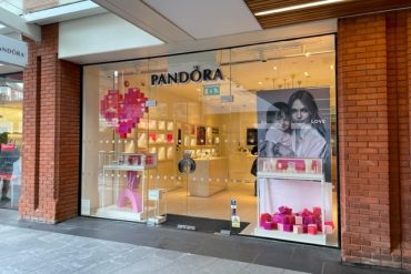 frameless-toughened-glass-shopfronts Manchester and London UK Nationwide